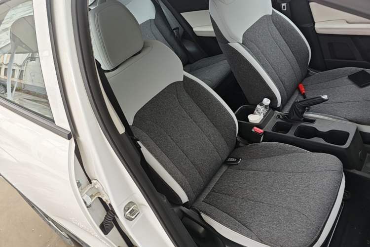 Used Geometry E Firefly 2024 301km Flowing Light Right Front Seat