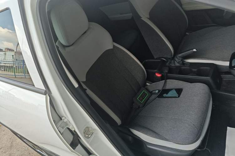 Used Geometry E Firefly 2024 301km Flowing Light Right Front Seat
