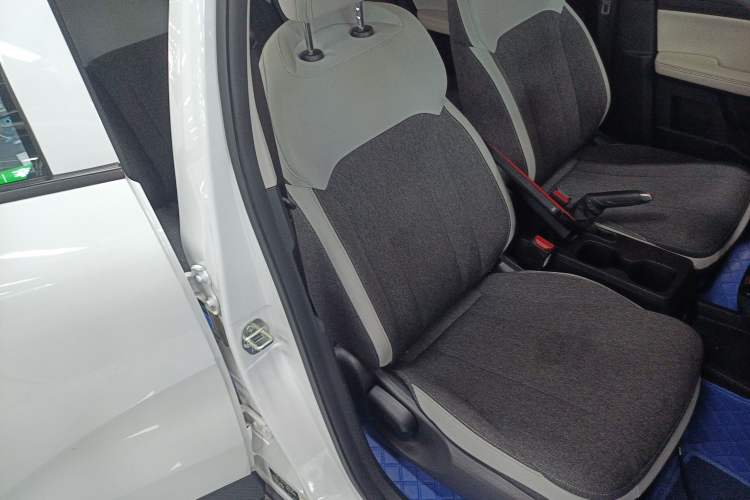Used Geometry E Firefly 2024 301km Flowing Light Right Front Seat