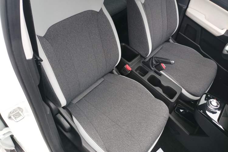 Used Geometry E Firefly 2024 301km Flowing Light Right Front Seat