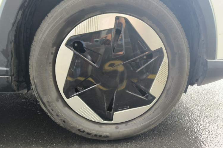 Used Geometry E Firefly 2024 301km Starlight Right Front Wheel Hub