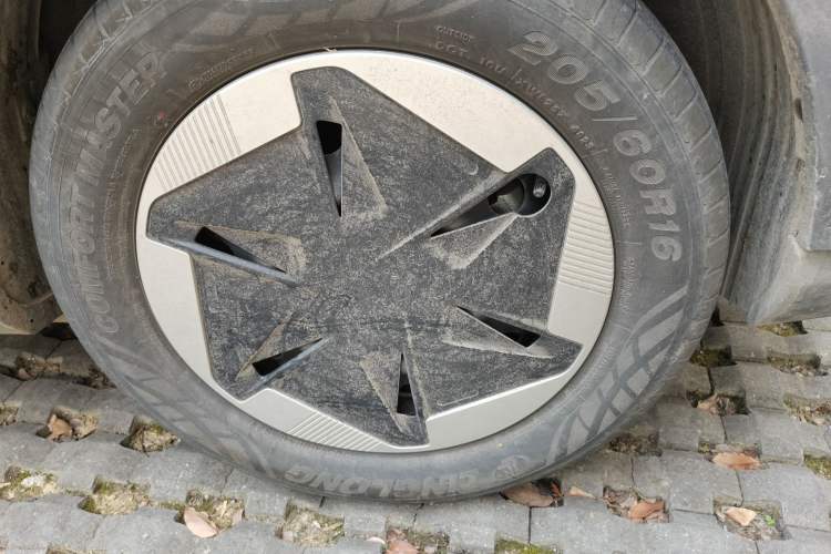 Used Geometry E Firefly 2024 301km Starlight Right Front Wheel Hub