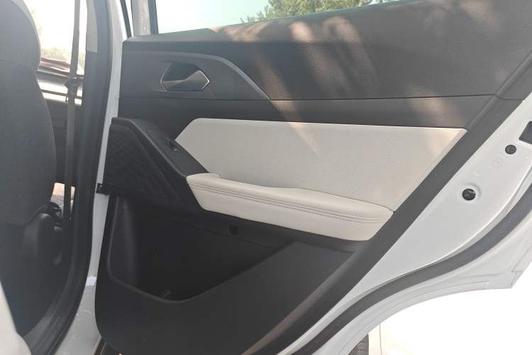 Used Geometry E Firefly 2024 301km Flowing Light Right Rear Door Interior
