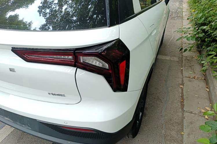Used Geometry E Firefly 2024 301km Starlight Right Rear Taillight