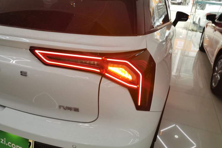 Used Geometry E Firefly 2024 401km Starlight Right Rear Taillight