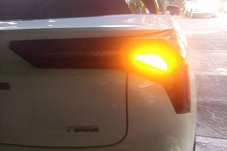 Used Geometry E Firefly 2024 401km Starlight Right Rear Taillight