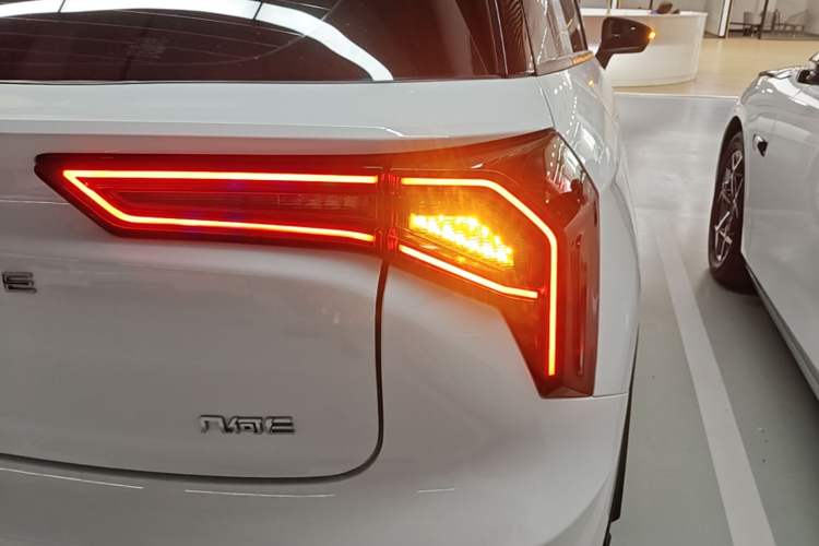 Used Geometry E Firefly 2024 301km Flowing Light Right Rear Taillight