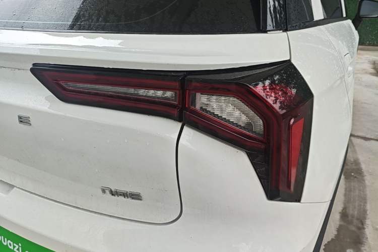 Used Geometry E Firefly 2024 301km Flowing Light Right Rear Taillight