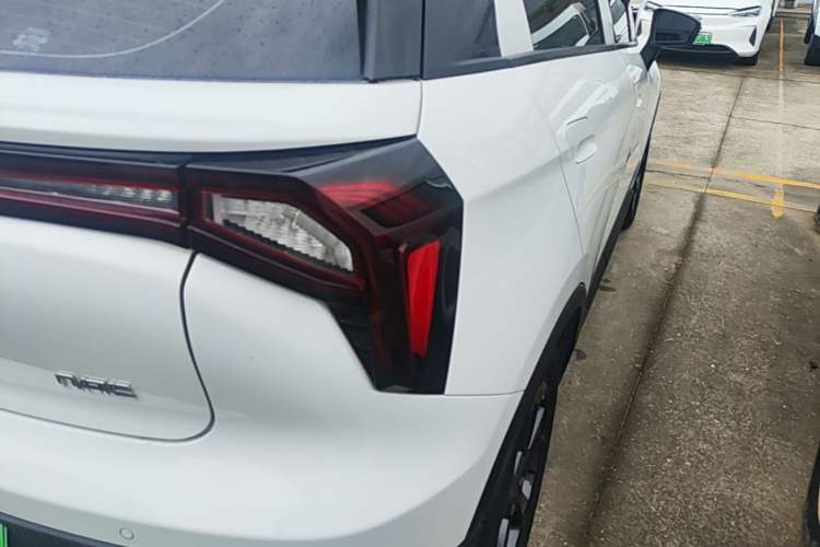 Used Geometry E Firefly 2024 301km Starlight Right Rear Taillight