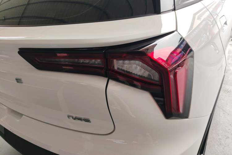 Used Geometry E Firefly 2024 301km Starlight Right Rear Taillight