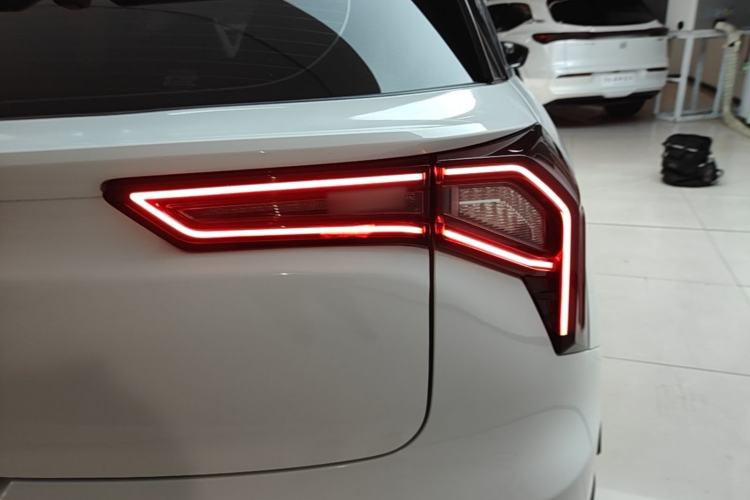Used Geometry E Firefly 2024 301km Starlight Right Rear Taillight