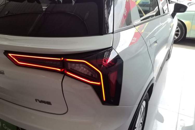 Used Geometry E Firefly 2024 301km Starlight Right Rear Taillight