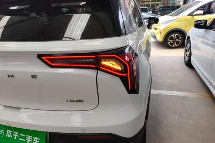 Used Geometry E Firefly 2024 301km Starlight Right Rear Taillight