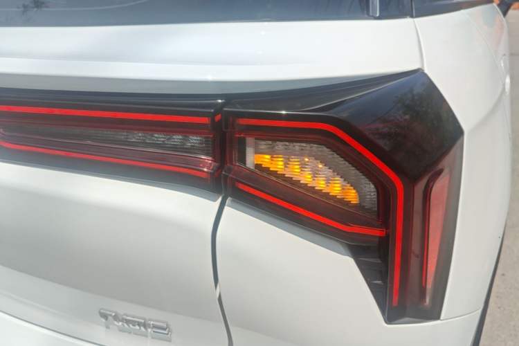 Used Geometry E Firefly 2024 301km Flowing Light Right Rear Taillight