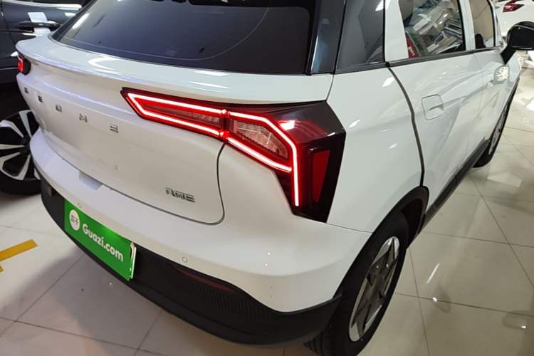 Used Geometry E Firefly 2024 301km Starlight Right Rear Taillight