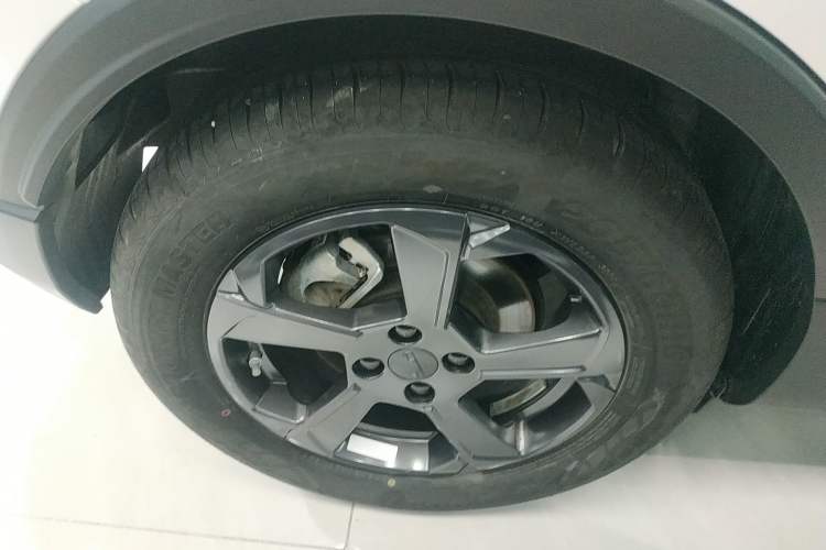 Used Geometry E Firefly 2024 401km Starlight Right Rear Wheel Hub