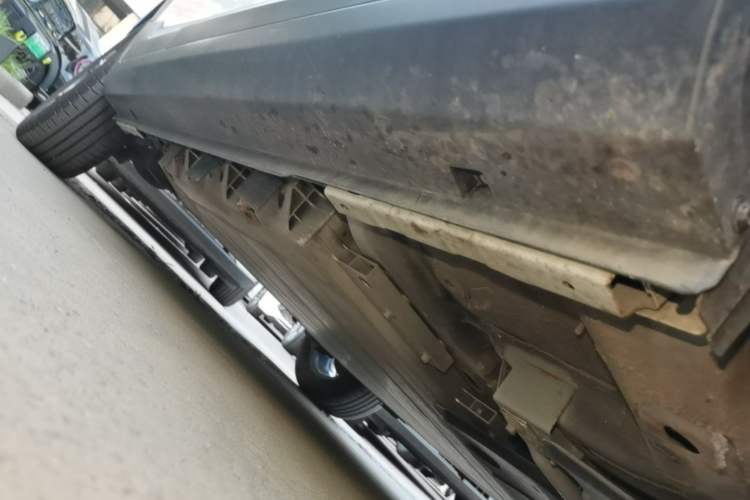 Used Geometry E Firefly 2024 301km Starlight Right Side Sill
