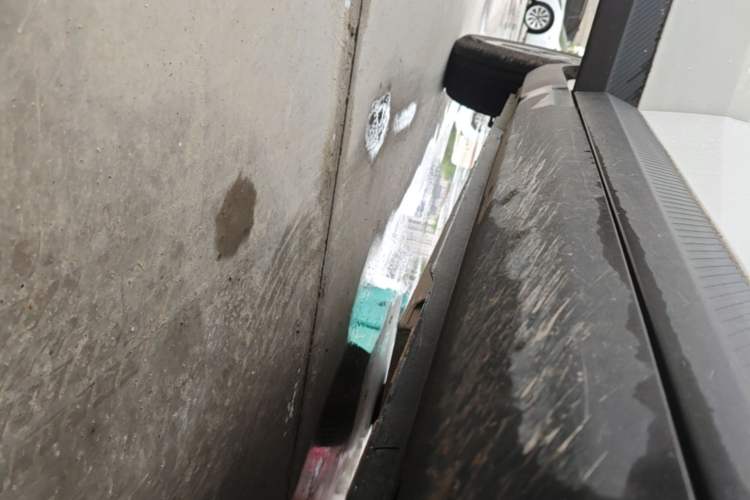 Used Geometry E Firefly 2024 301km Flowing Light Right Side Sill
