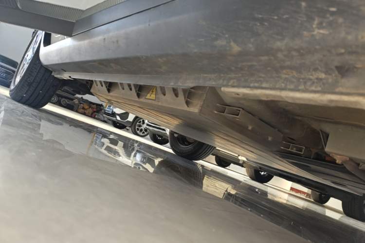 Used Geometry E Firefly 2024 301km Flowing Light Right Side Sill