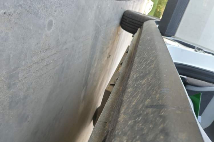 Used Geometry E Firefly 2024 301km Flowing Light Right Side Sill