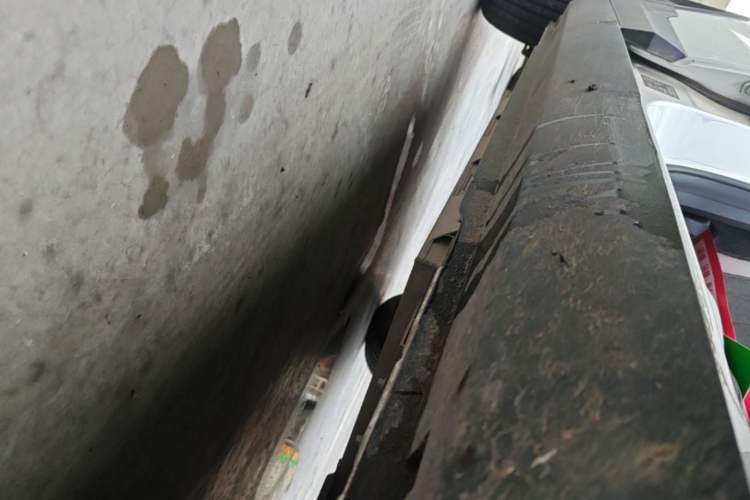 Used Geometry E Firefly 2024 301km Flowing Light Right Side Sill
