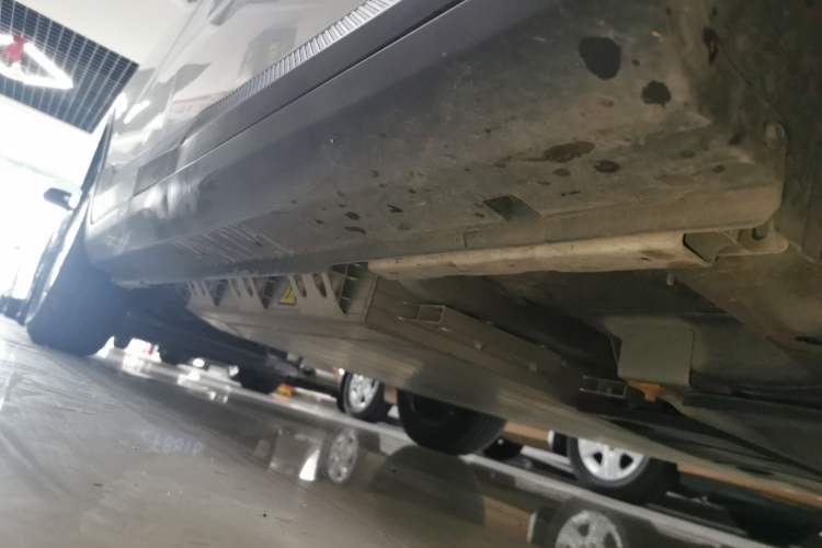 Used Geometry E Firefly 2024 401km Starlight Right Side Sill