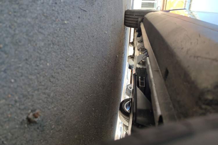 Used Geometry E Firefly 2024 401 km Fluorescent Right Side Sill