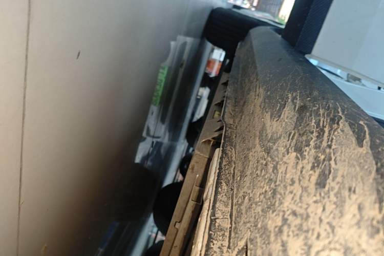 Used Geometry E Firefly 2024 301km Flowing Light Right Side Sill