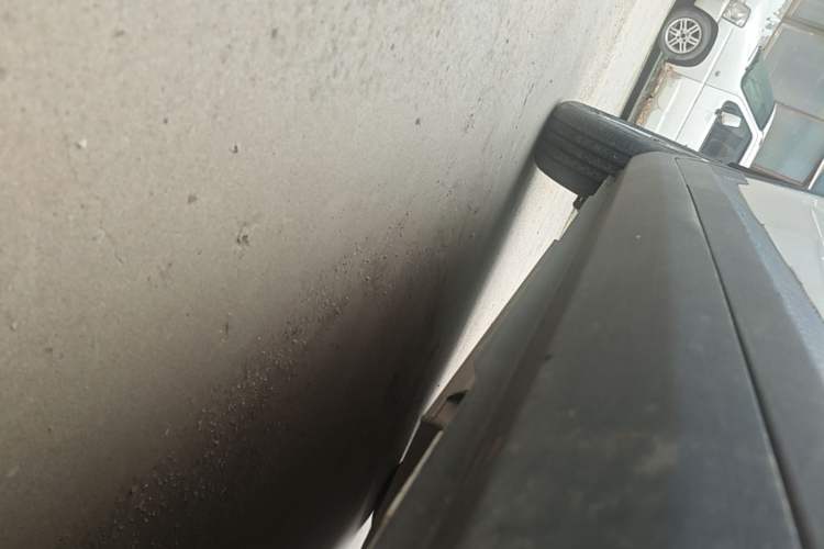 Used Geometry E Firefly 2024 301km Flowing Light Right Side Sill