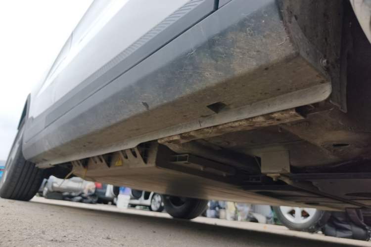 Used Geometry E Firefly 2024 301km Starlight Right Side Sill