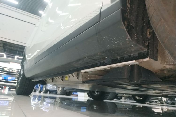 Used Geometry E Firefly 2024 401km Starlight Right Side Sill