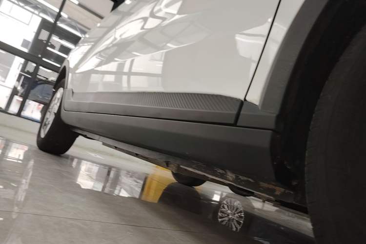 Used Geometry E Firefly 2024 301km Flowing Light Right Side Sill