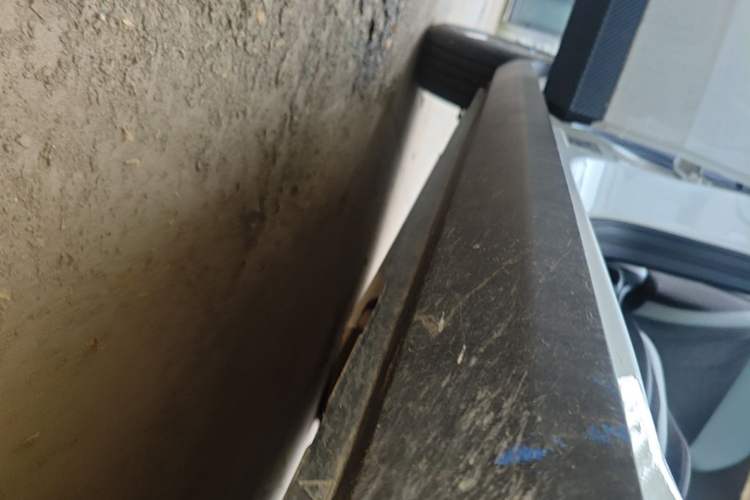 Used Geometry E Firefly 2024 301km Flowing Light Right Side Sill