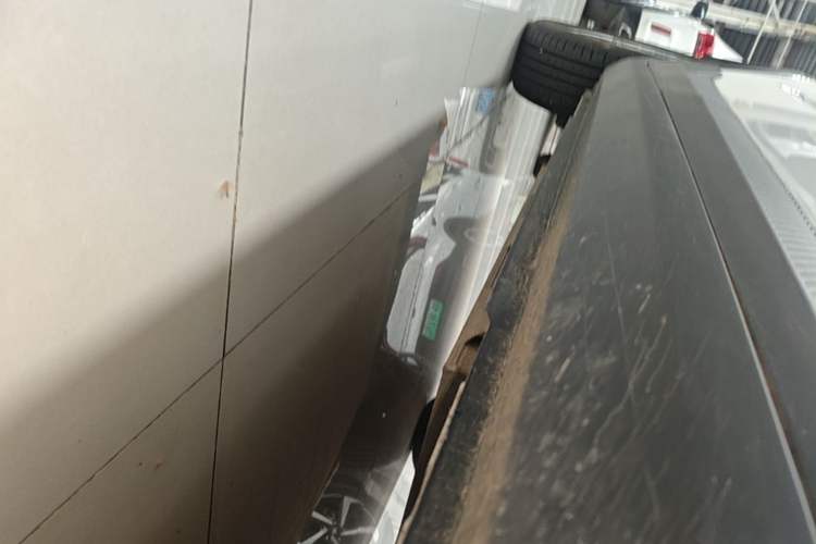Used Geometry E Firefly 2024 301km Flowing Light Right Side Sill