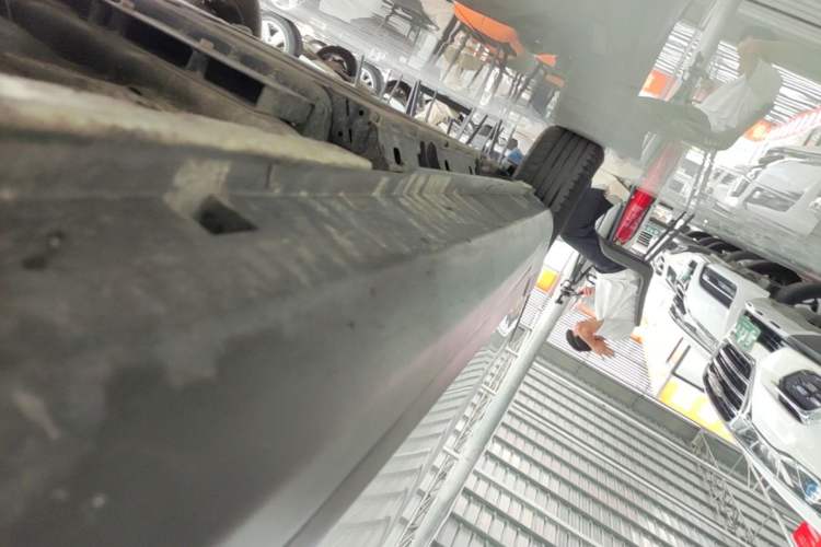 Used Geometry E Firefly 2024 401km Starlight Right Side Sill