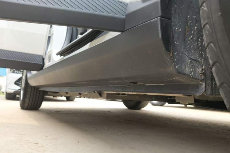 Used Geometry E Firefly 2024 301km Flowing Light Right Side Sill