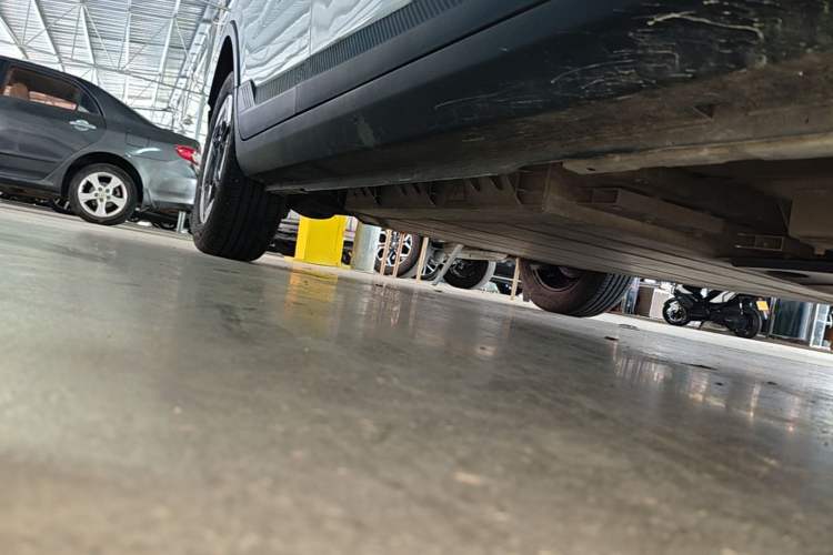 Used Geometry E Firefly 2024 301km Flowing Light Right Side Sill