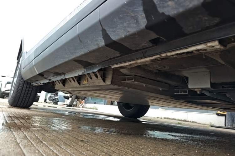 Used Geometry E Firefly 2024 301km Starlight Right Side Sill