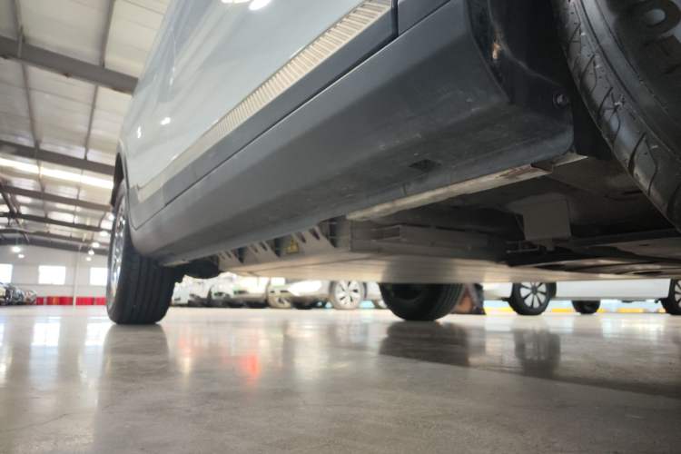 Used Geometry E Firefly 2024 301km Starlight Right Side Sill