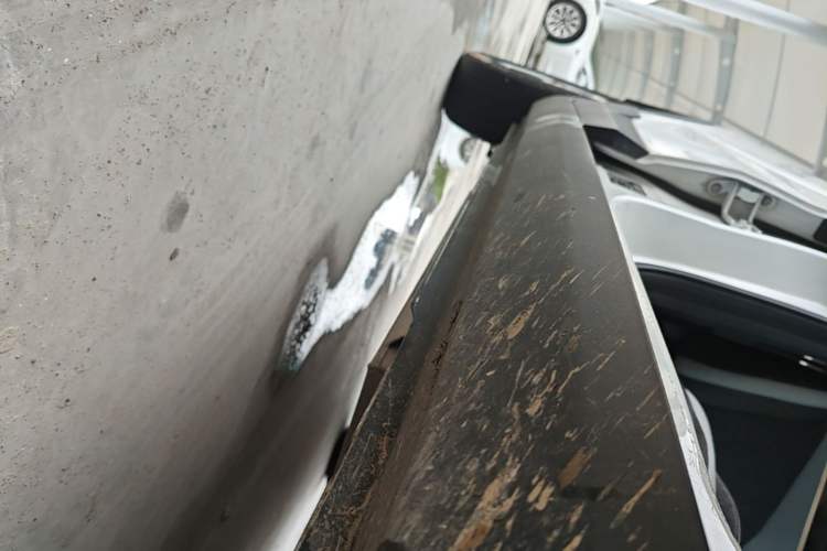Used Geometry E Firefly 2024 301km Flowing Light Right Side Sill