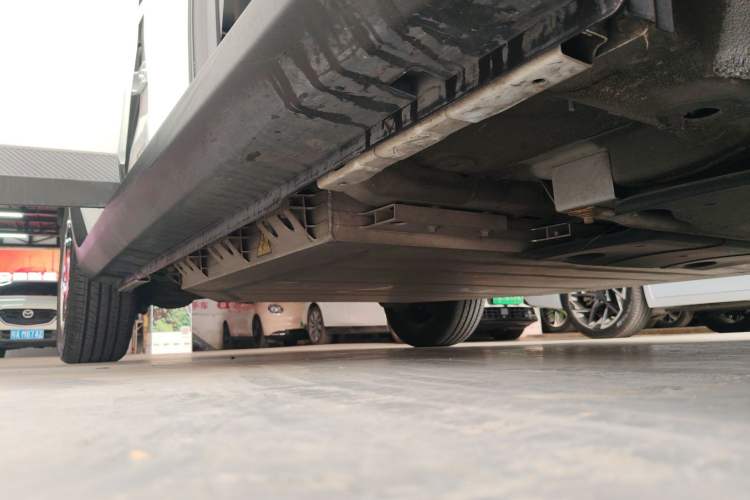 Used Geometry E Firefly 2024 301km Starlight Right Side Sill