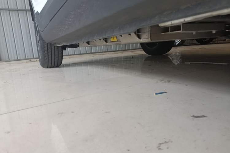 Used Geometry E Firefly 2024 301km Starlight Right Side Sill