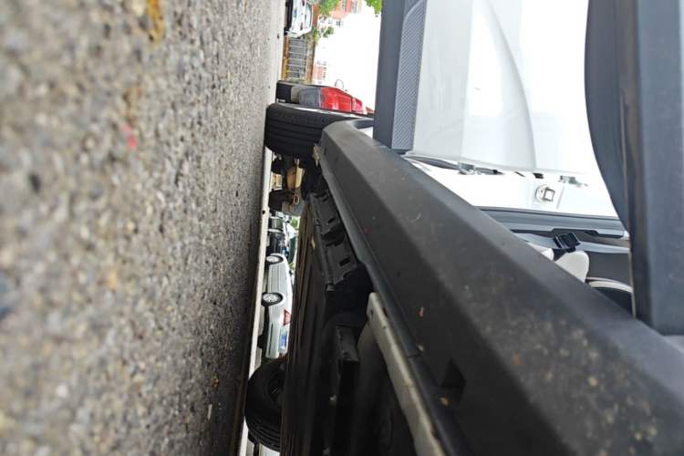 Used Geometry E Firefly 2024 401km Starlight Right Side Sill
