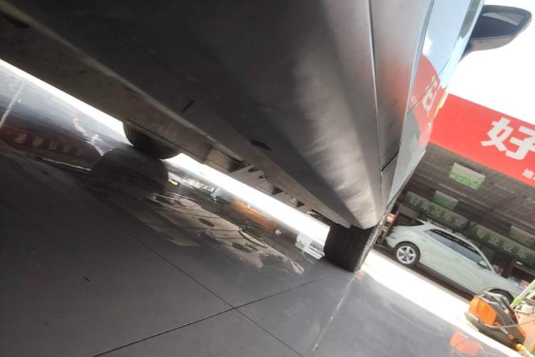 Used Geometry E Firefly 2024 301km Starlight Right Side Sill