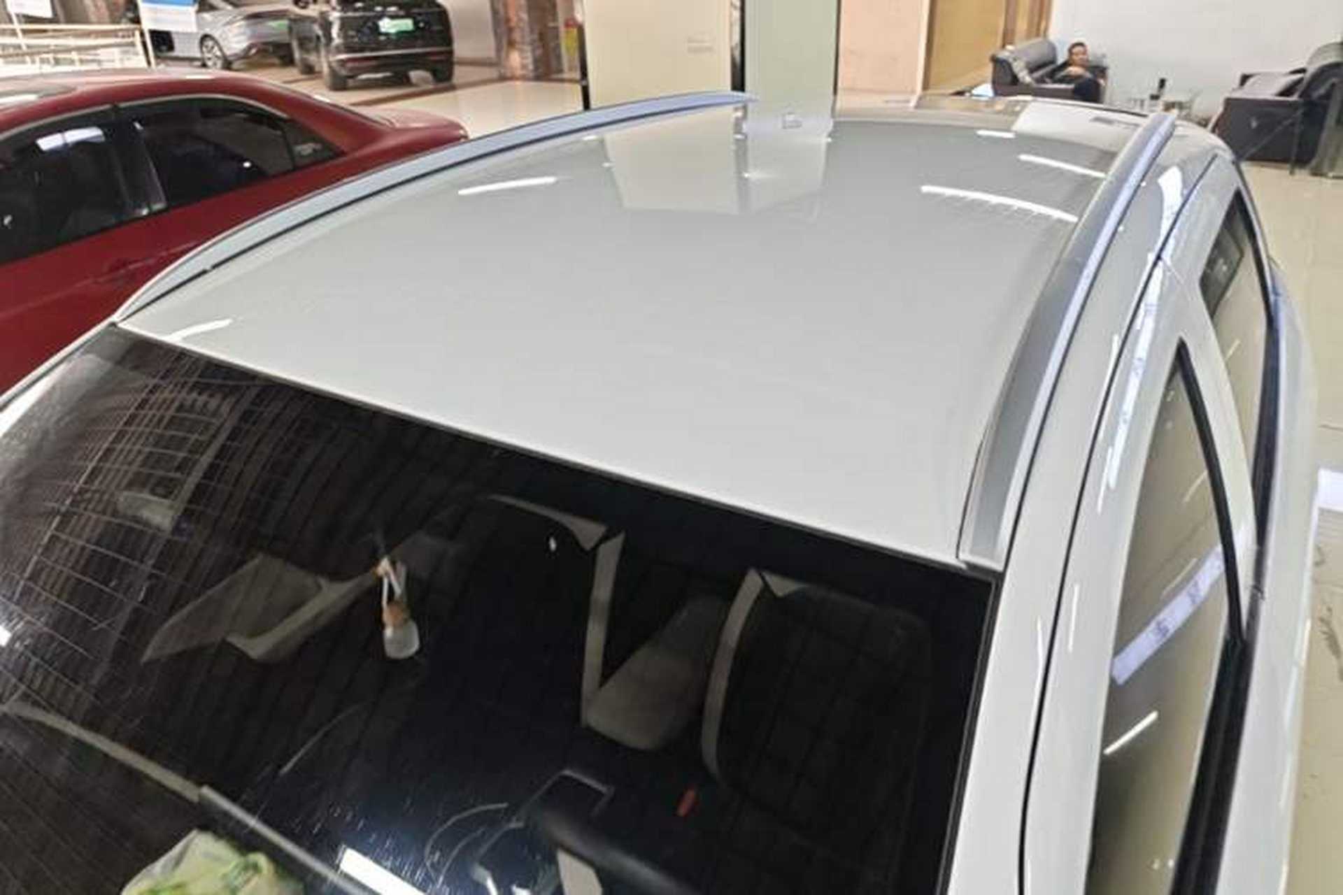 Used Geometry E Firefly 2024 401 km Fluorescent Roof