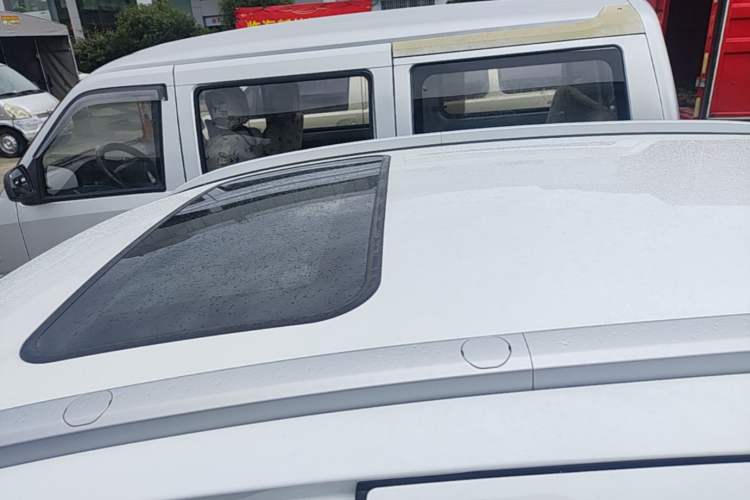 Used Geometry E Firefly 2024 301km Starlight Roof