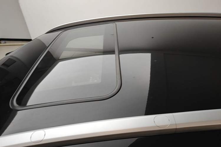 Used Geometry E Firefly 2024 301km Starlight Roof