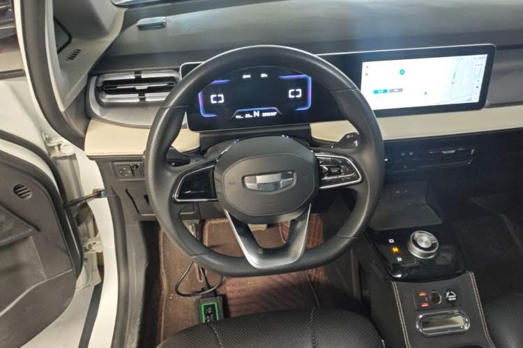 Used Geometry E Firefly 2024 301km Flowing Light Steering Wheel