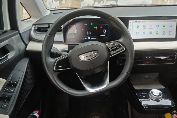 Used Geometry E Firefly 2024 301km Flowing Light Steering Wheel