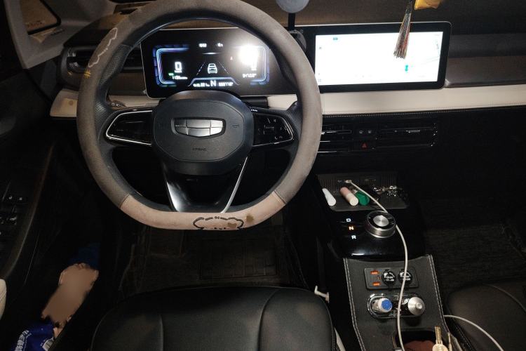 Used Geometry E Firefly 2024 301km Flowing Light Steering Wheel